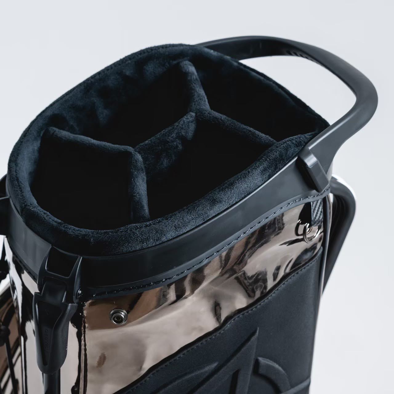 Exclusive Stand Bag | Silver Armor